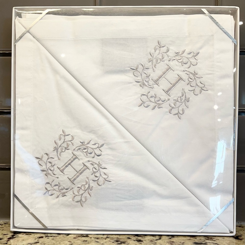 H Monogram White Cotton Dinner Napkins set of 2.